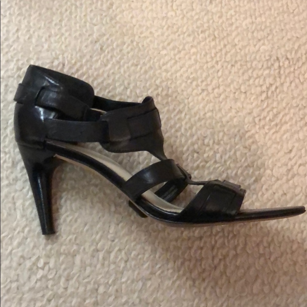 Via Spiga short heals